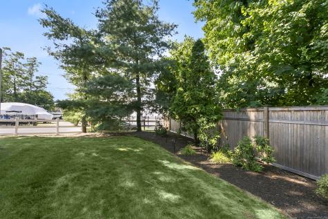 80 Bywater Lane Bridgeport CT 06605