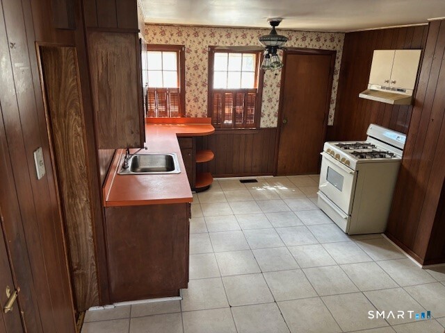 347 Iranistan Avenue Bridgeport CT 06604