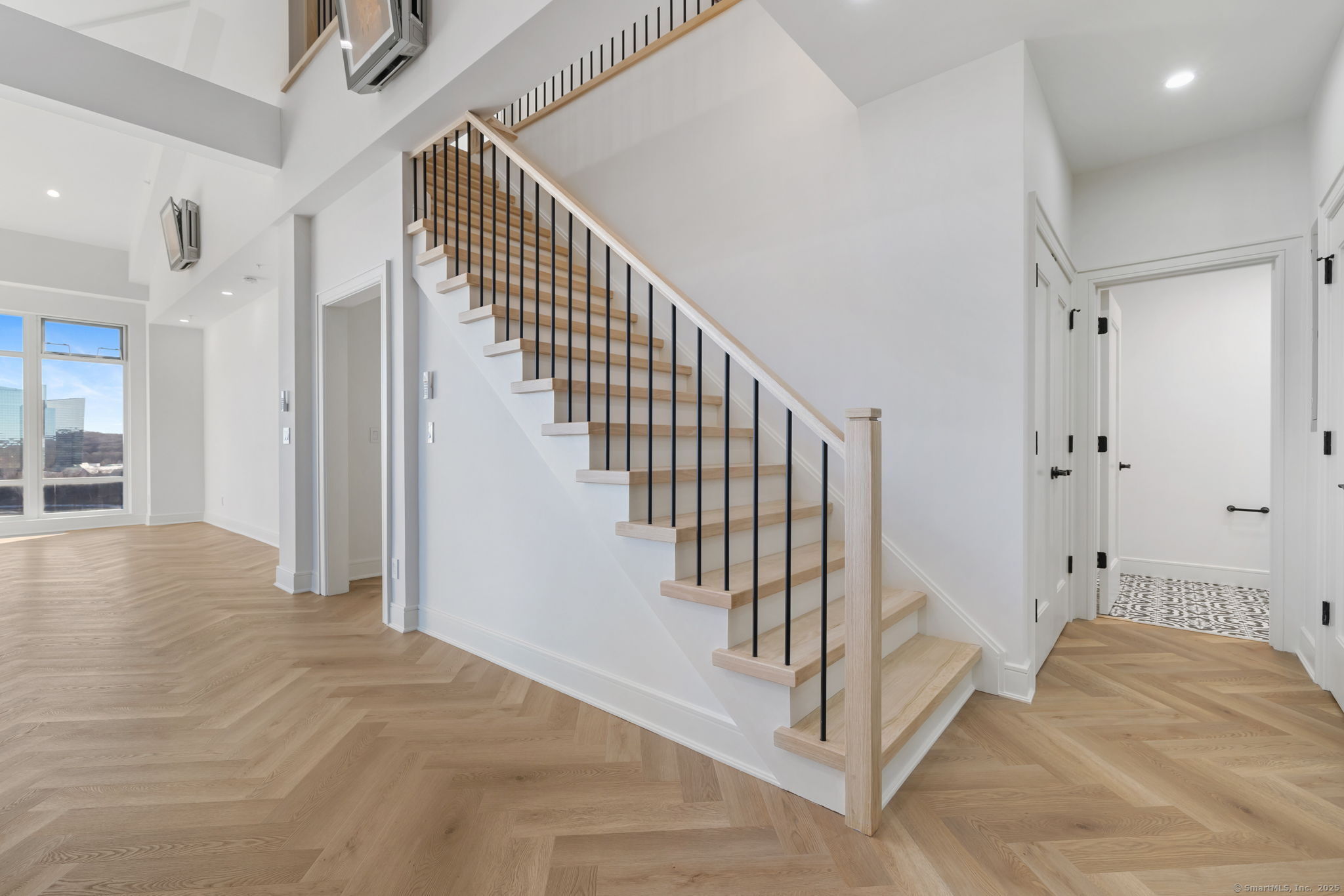 586 West Thames Street Norwich CT 06360