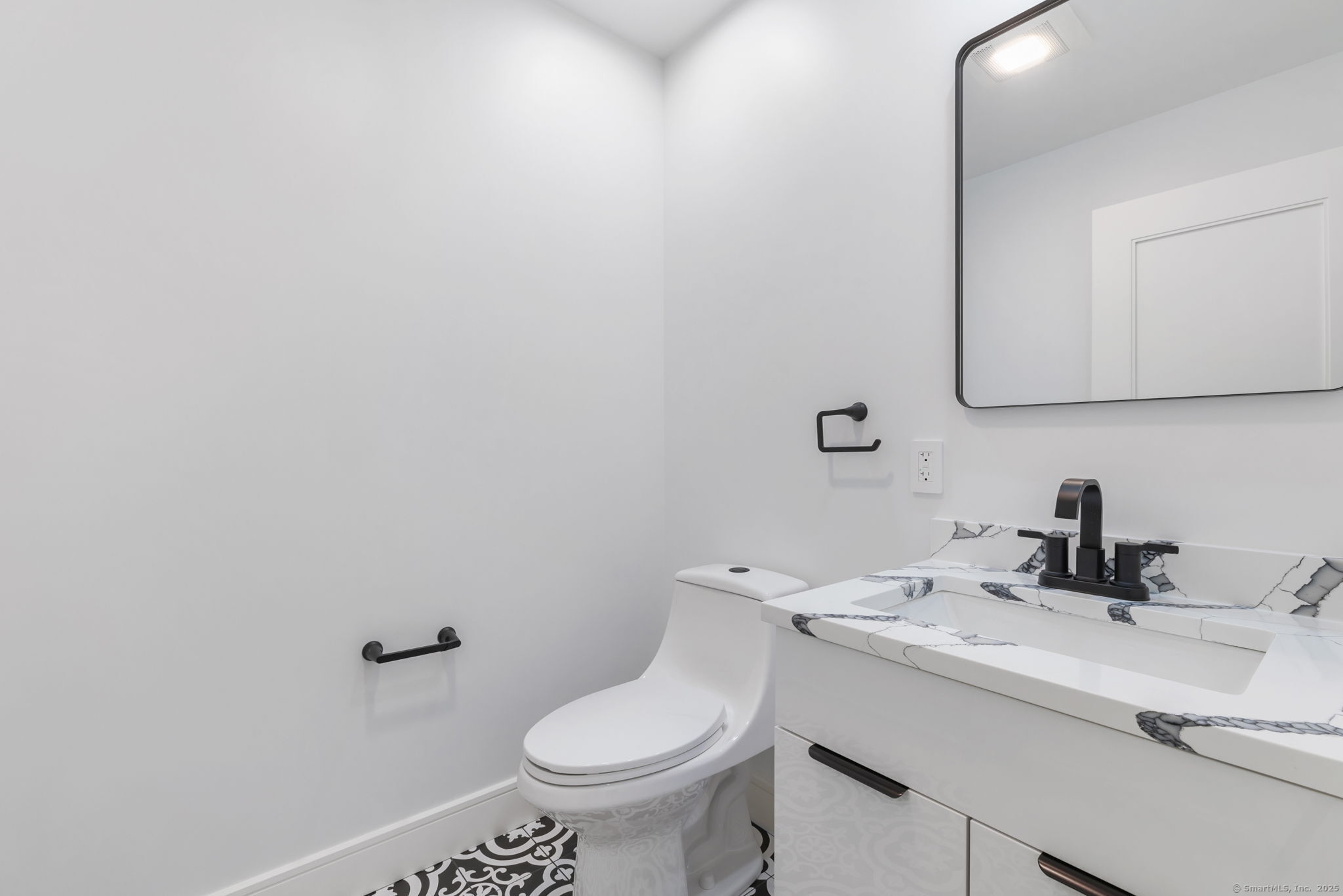 586 West Thames Street Norwich CT 06360