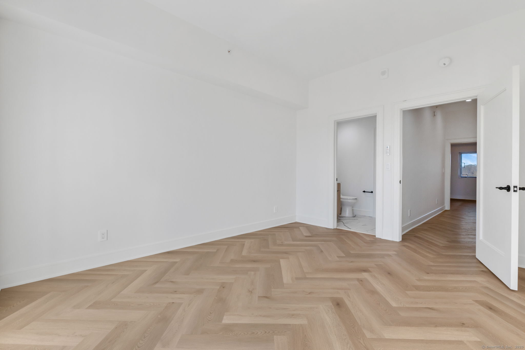 586 West Thames Street Norwich CT 06360