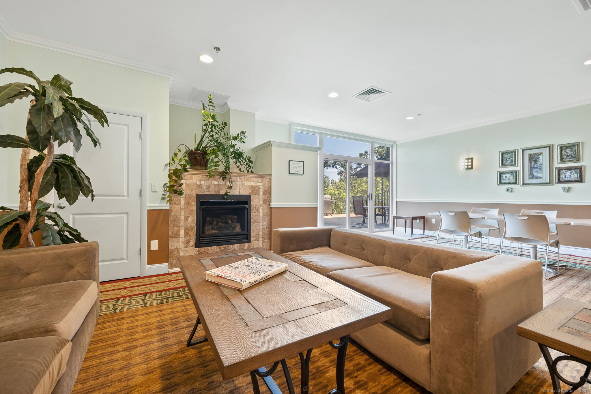 586 West Thames Street Norwich CT 06360