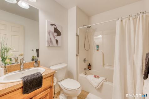 18 Compass Court East Lyme CT 06357