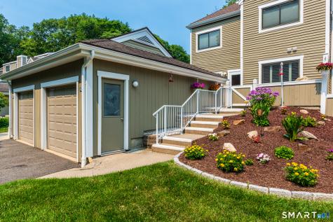 43 Country Walk Shelton CT 06484