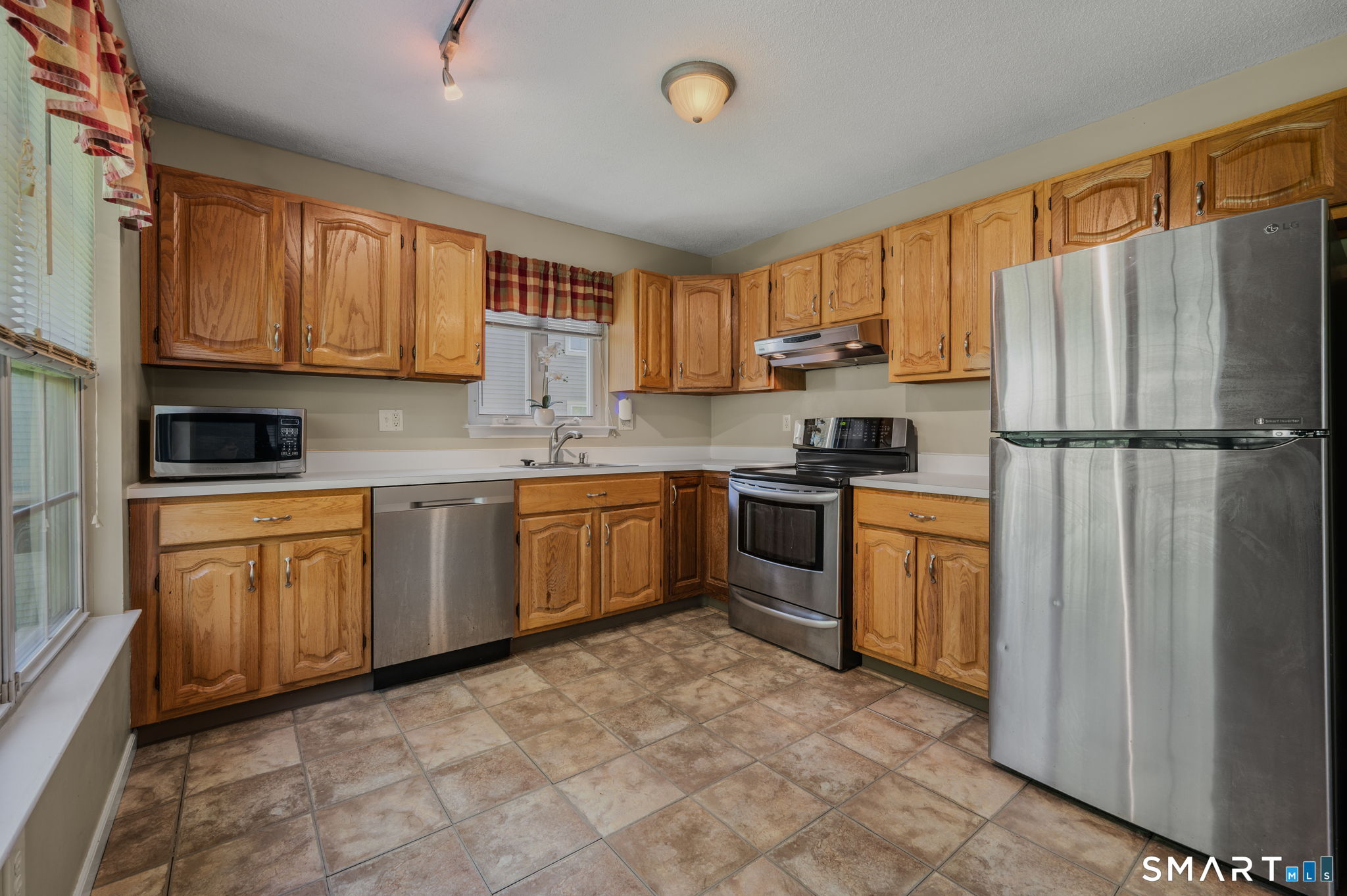 220 Algonquin Trail Trumbull CT 06611