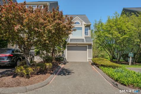 220 Algonquin Trail Trumbull CT 06611
