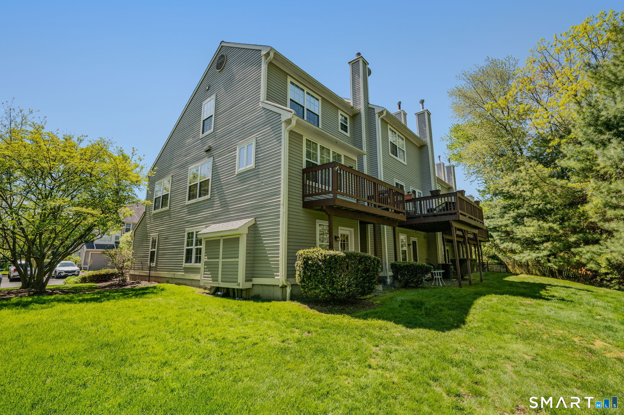220 Algonquin Trail Trumbull CT 06611