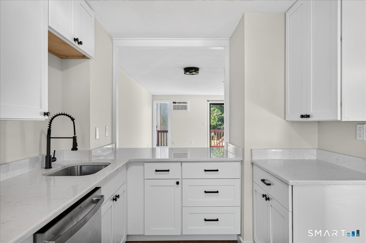 576 Shennecossett Road Groton CT 06340
