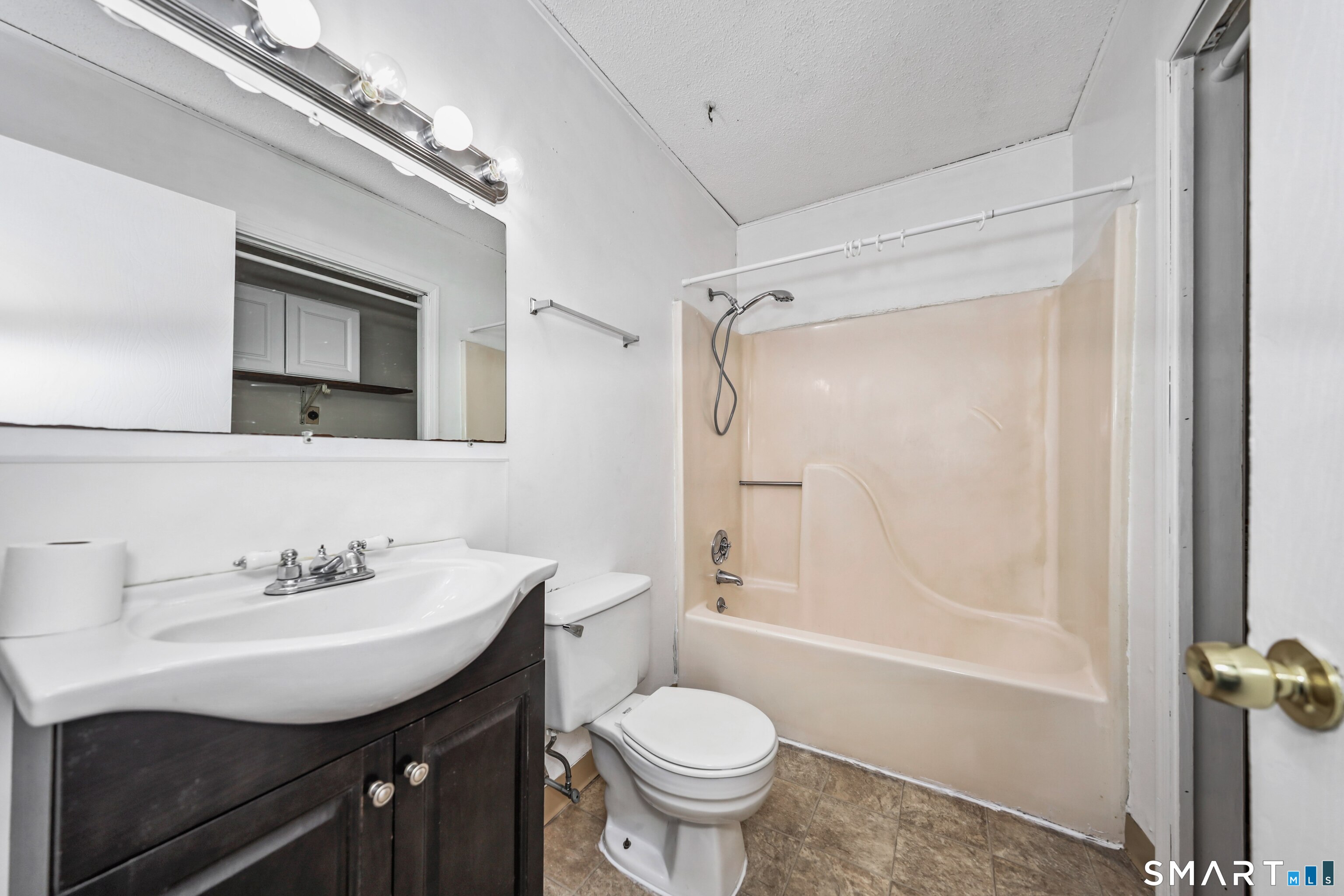 909 Hamilton Avenue Waterbury CT 06706