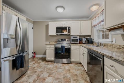 81 East Pattagansett Road East Lyme CT 06357
