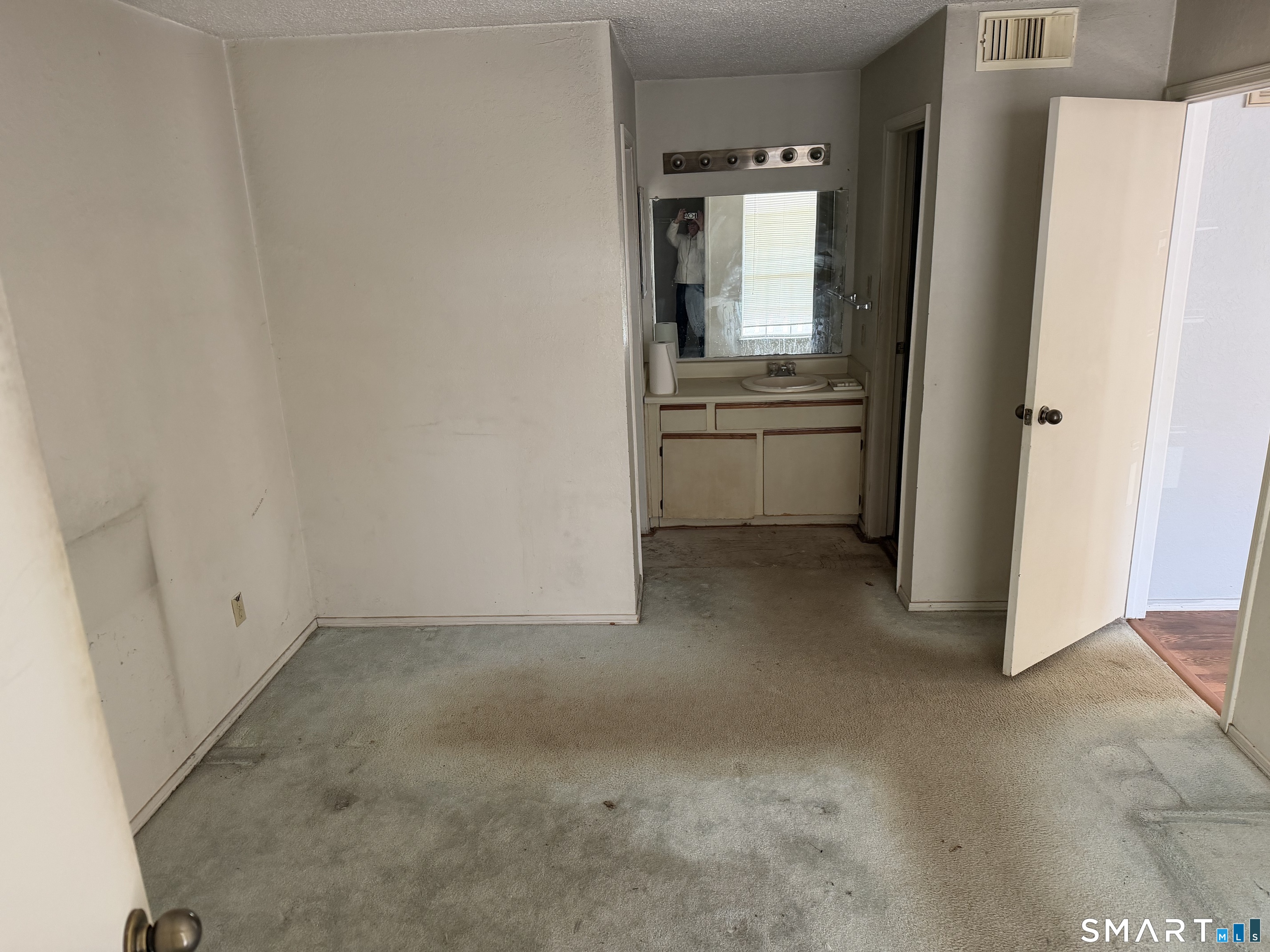 87 Leafwood Lane Groton CT 06340