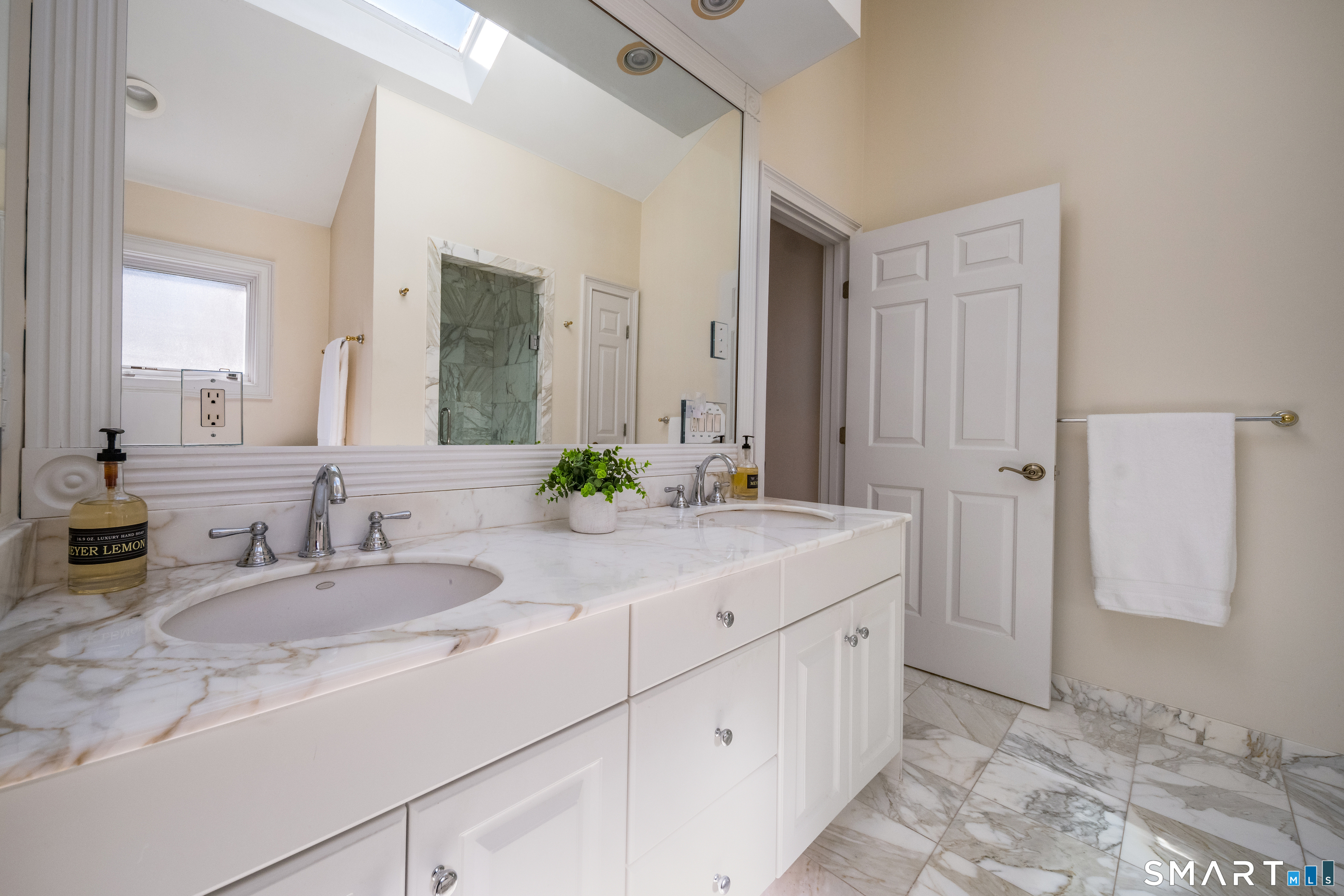 7 Shirecrest Avon CT 06001