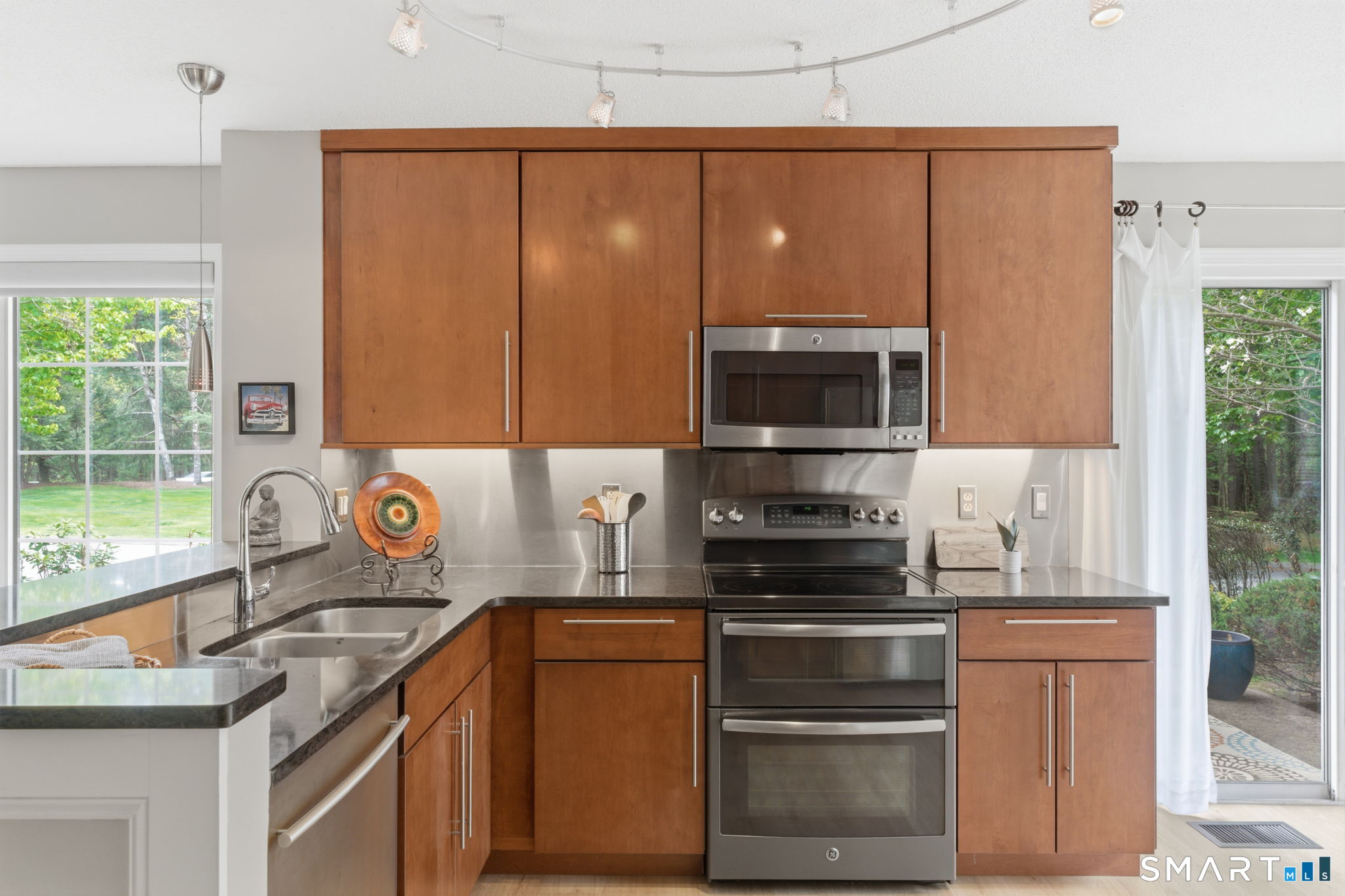 32 Southbridge Court Simsbury CT 06070