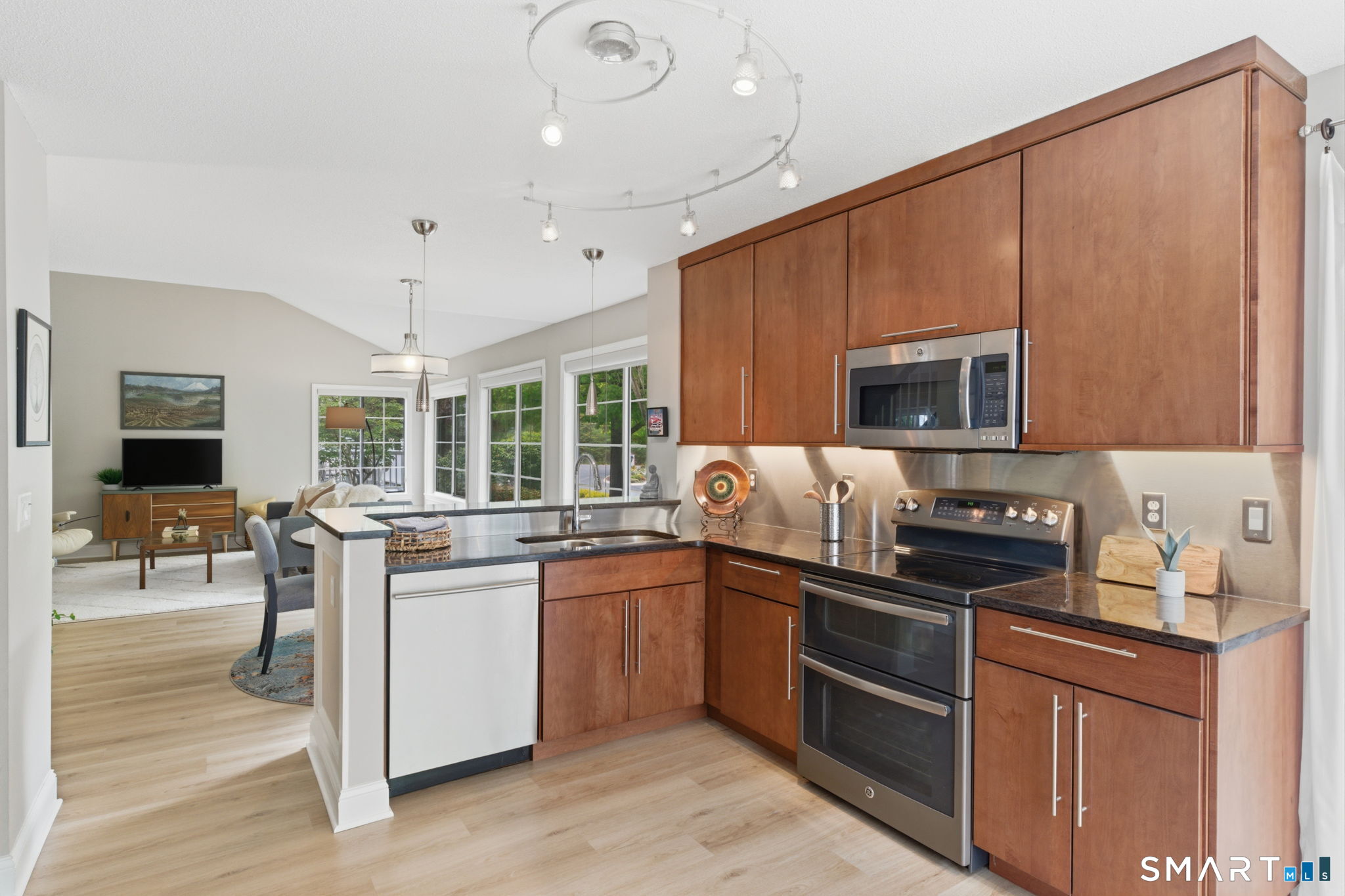 32 Southbridge Court Simsbury CT 06070