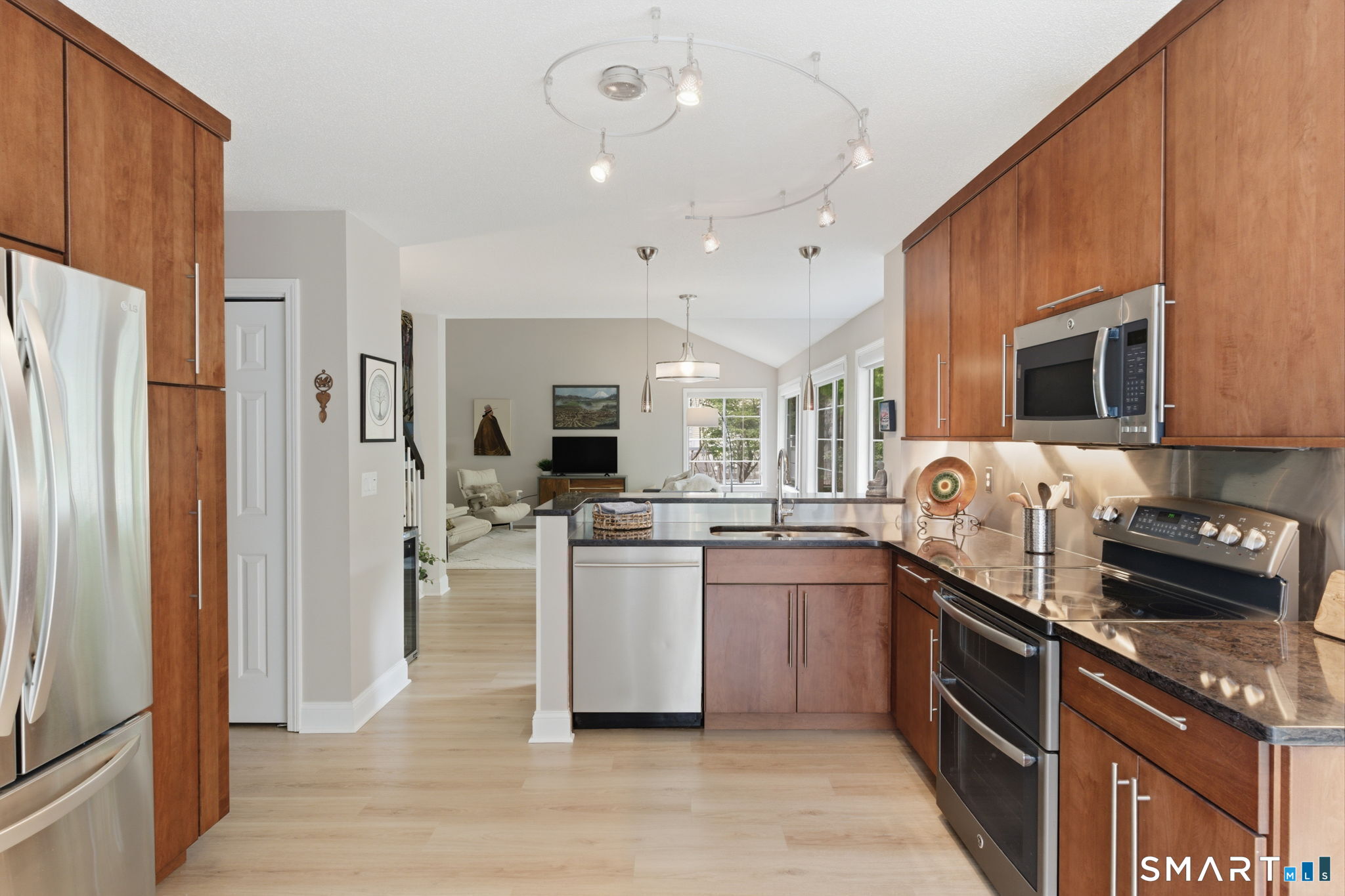 32 Southbridge Court Simsbury CT 06070