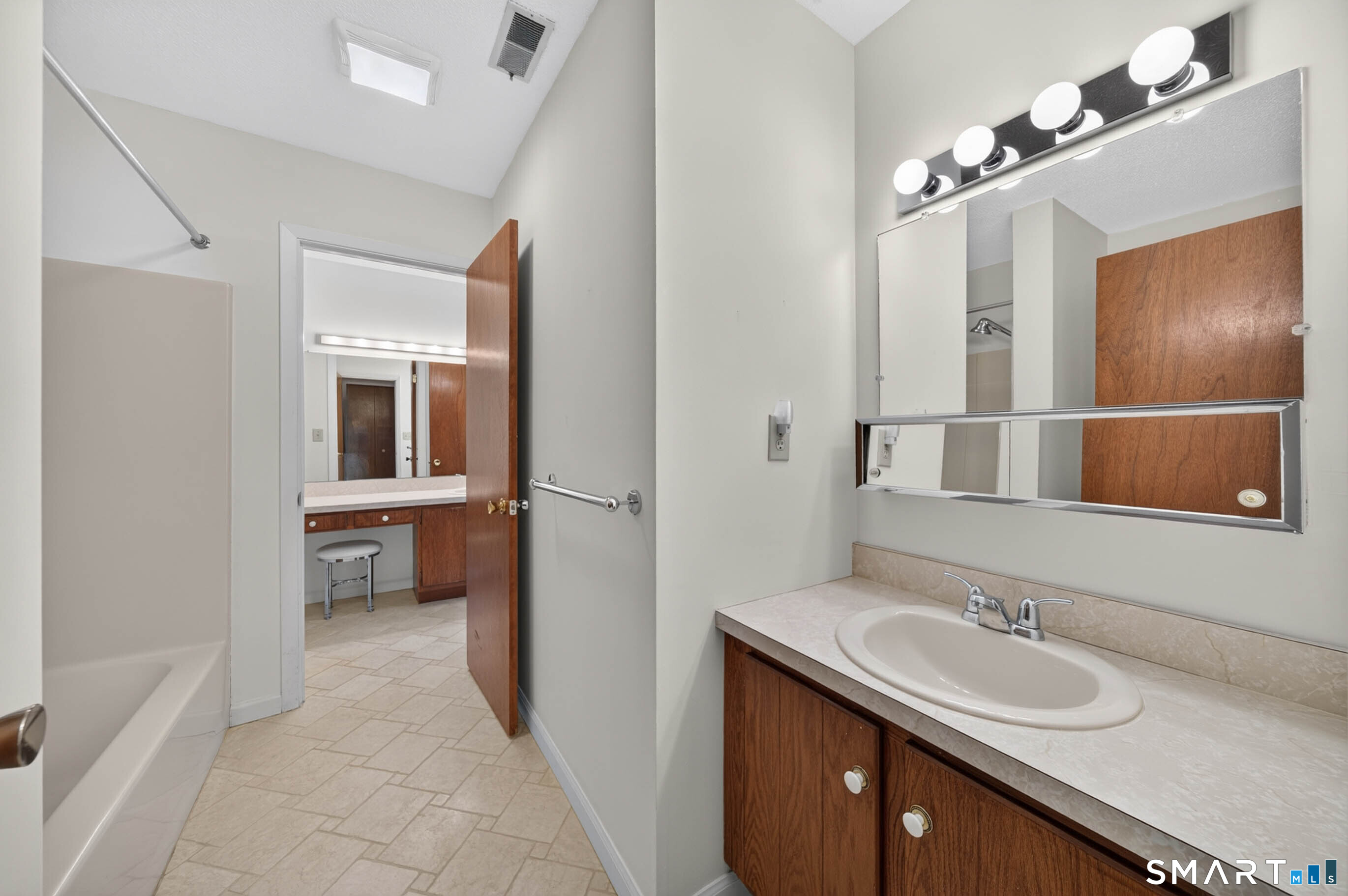 81 Main Street Branford CT 06405