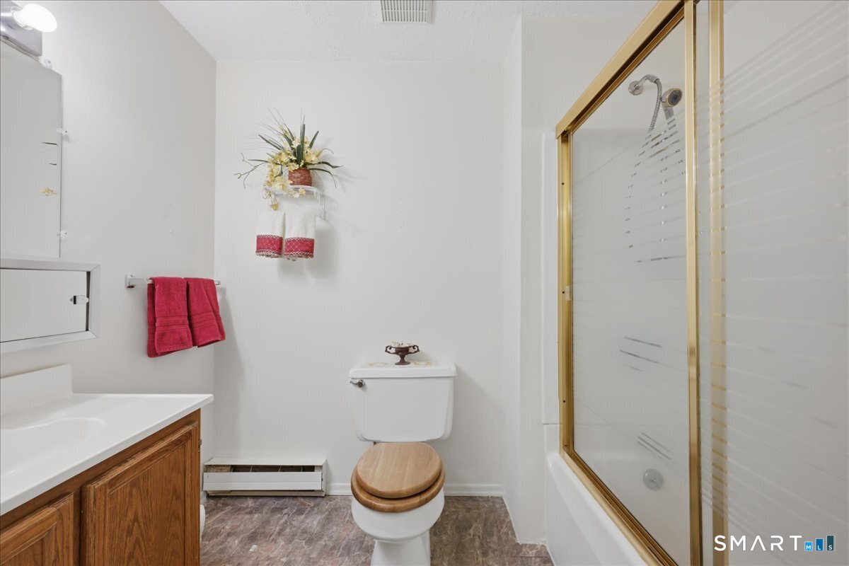 592 Shennecossett Road Groton CT 06340
