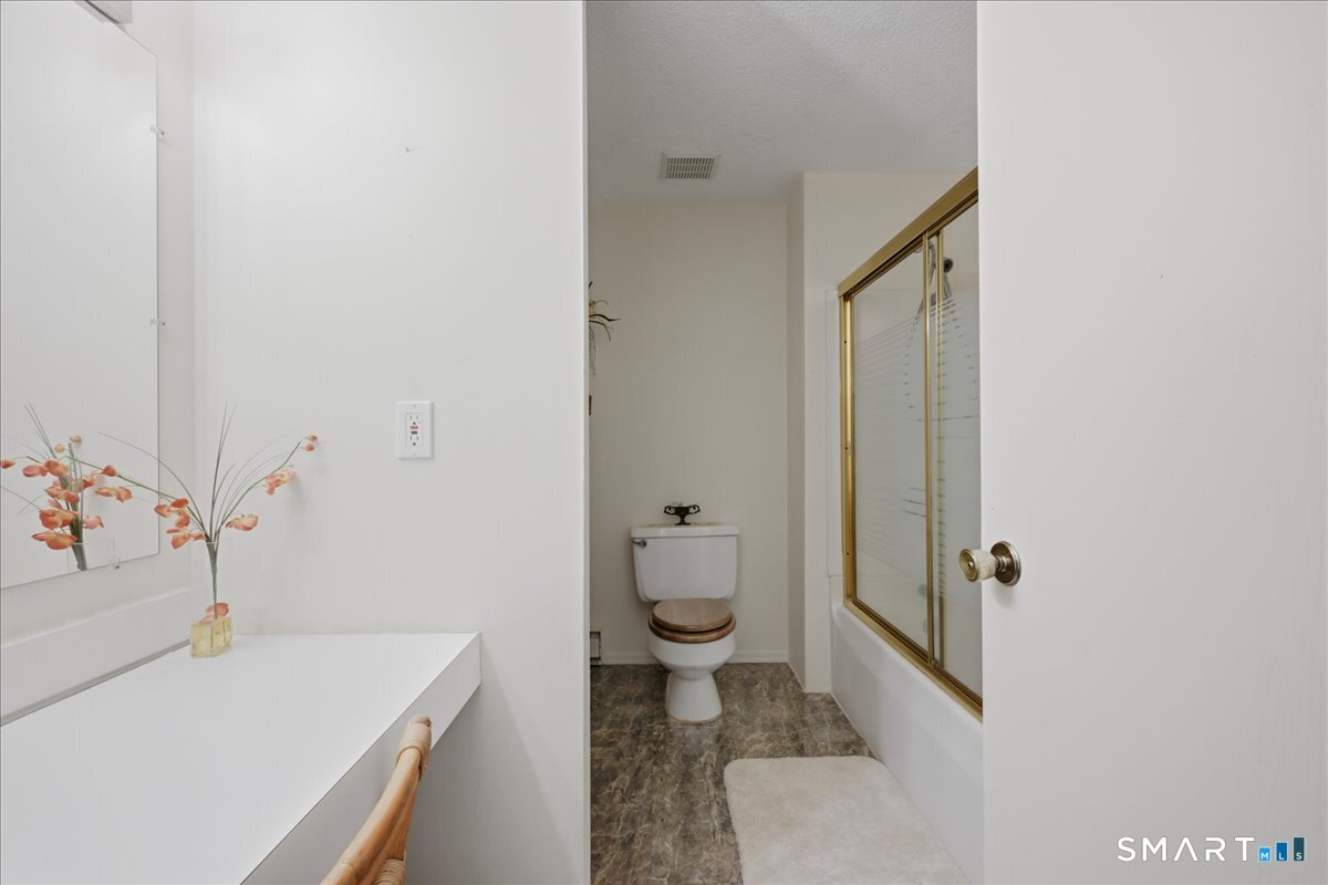 592 Shennecossett Road Groton CT 06340