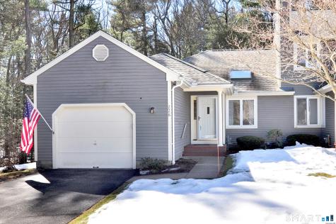 228 Castlewood Drive Bloomfield CT 06002