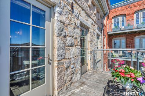 8 Stonington Commons Stonington CT 06378