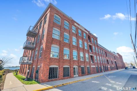 8 Stonington Commons Stonington CT 06378