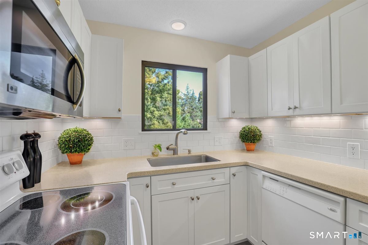 433 Heritage Village Southbury CT 06488