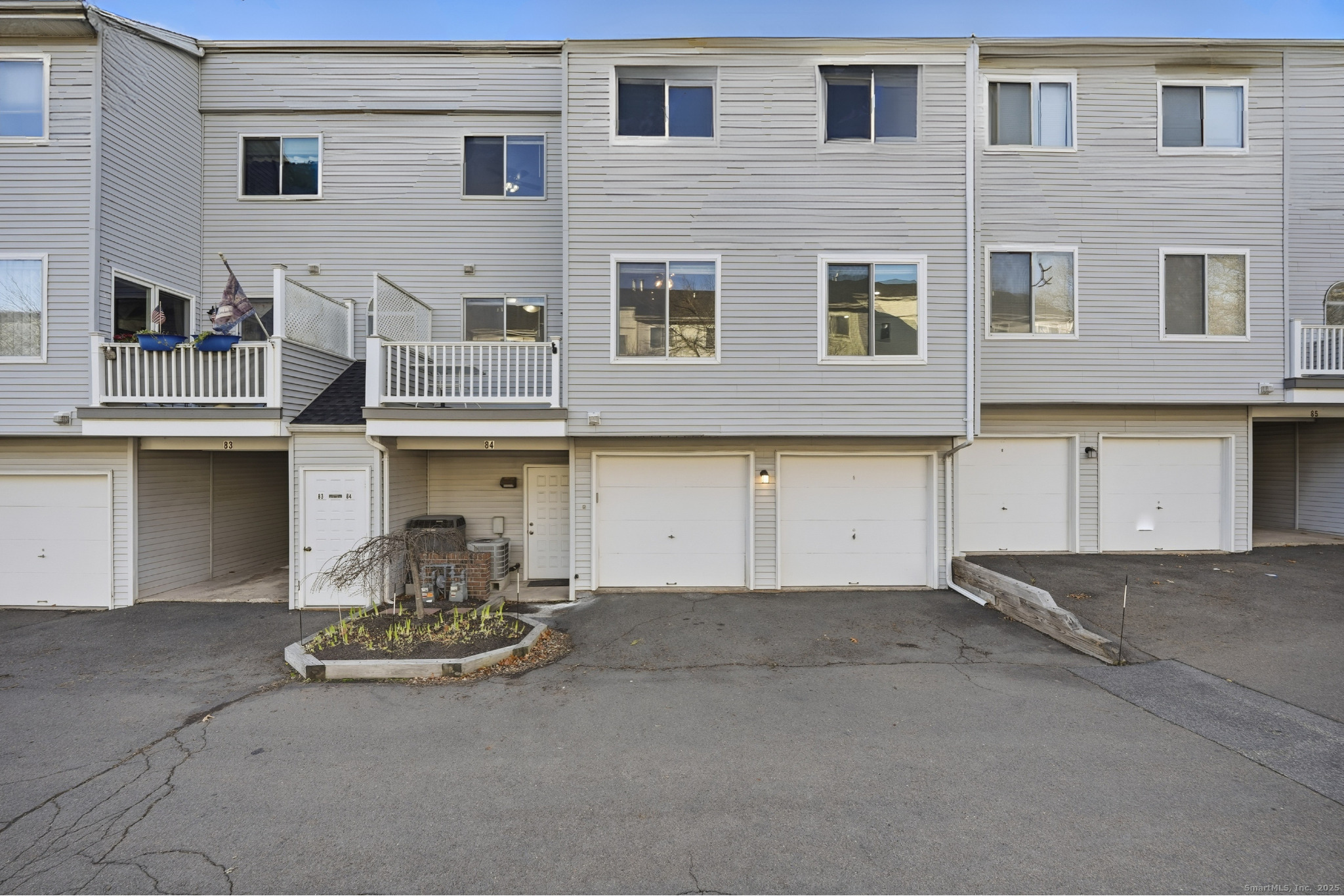 Wallingford CT, 84 Staffordshire Commons Drive, Unit 84