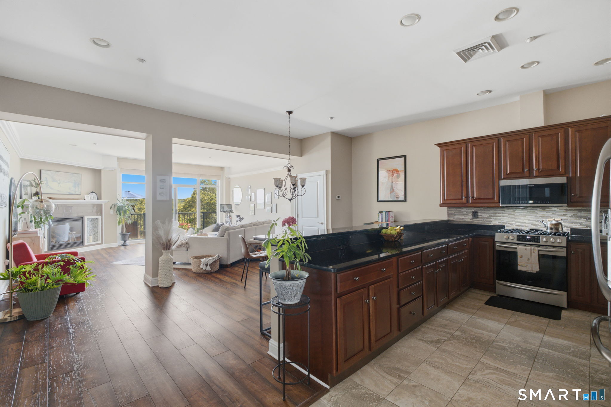 586 West Thames Street Norwich CT 06360