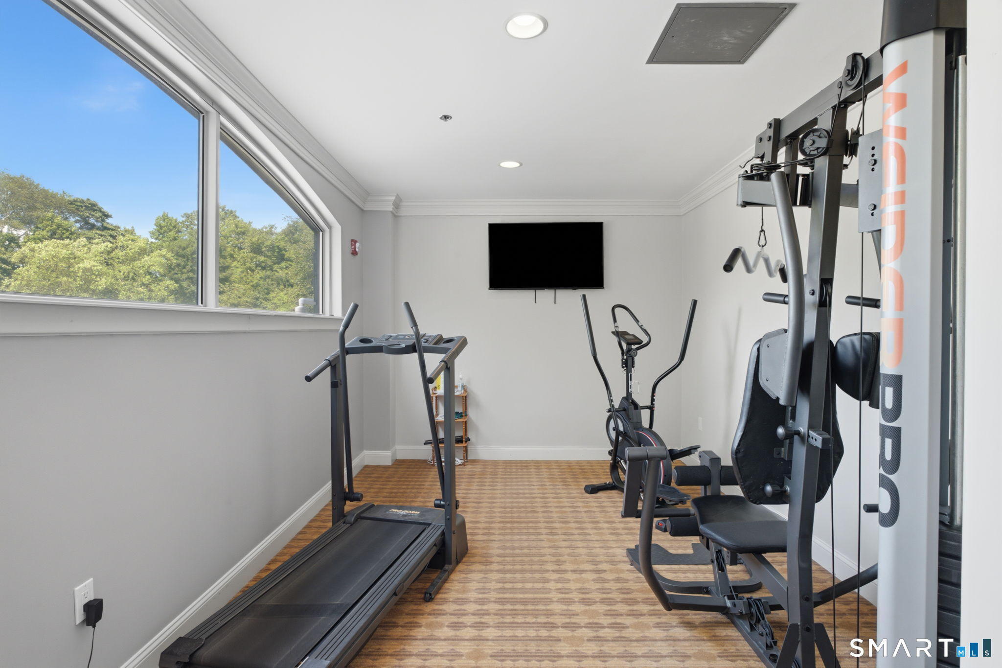 586 West Thames Street Norwich CT 06360