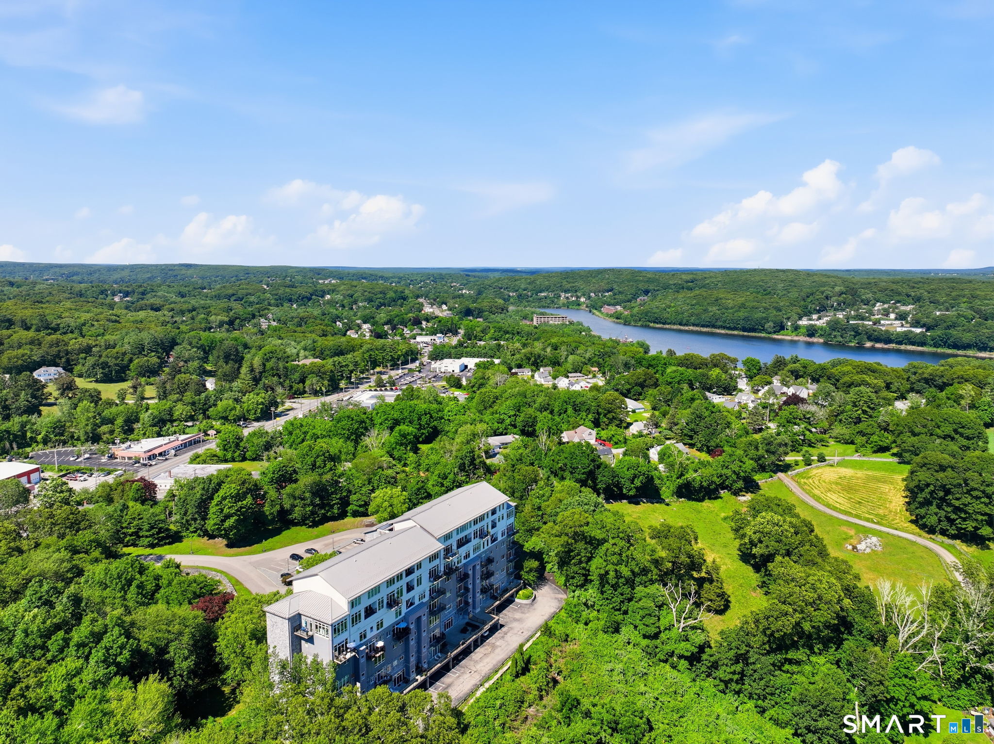 586 West Thames Street Norwich CT 06360
