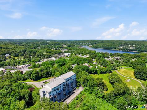 586 West Thames Street Norwich CT 06360
