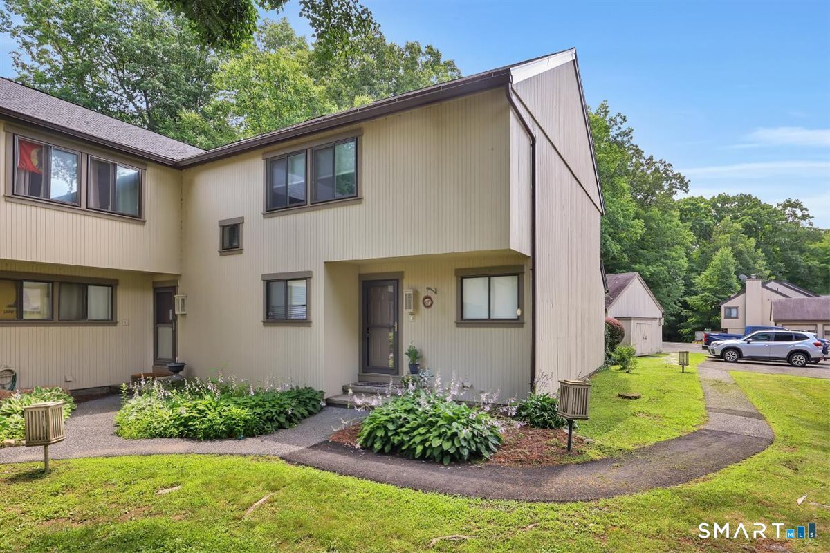 10 Summit Court Woodbury CT 06798