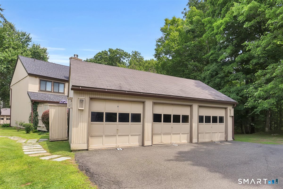 10 Summit Court Woodbury CT 06798