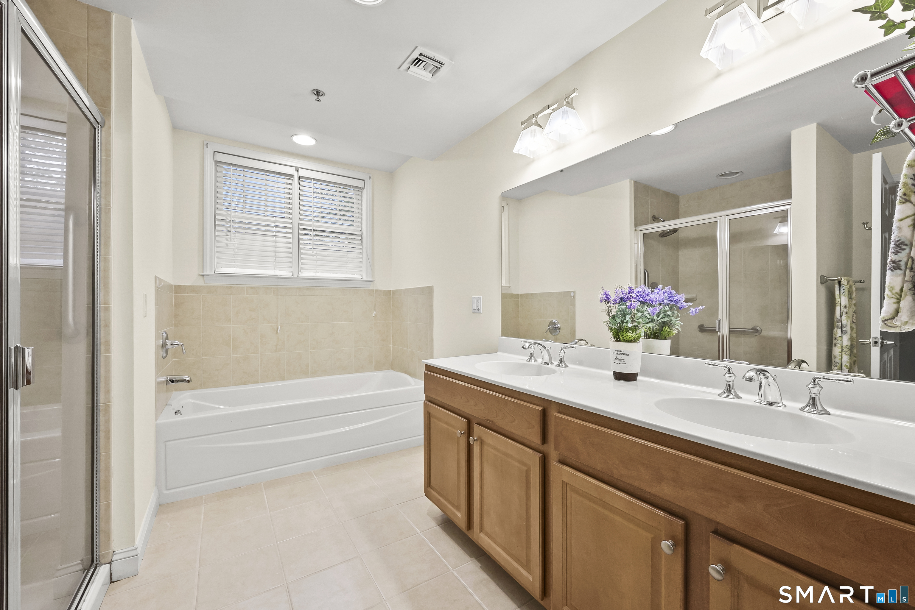 25 Cassandra Boulevard West Hartford CT 06107