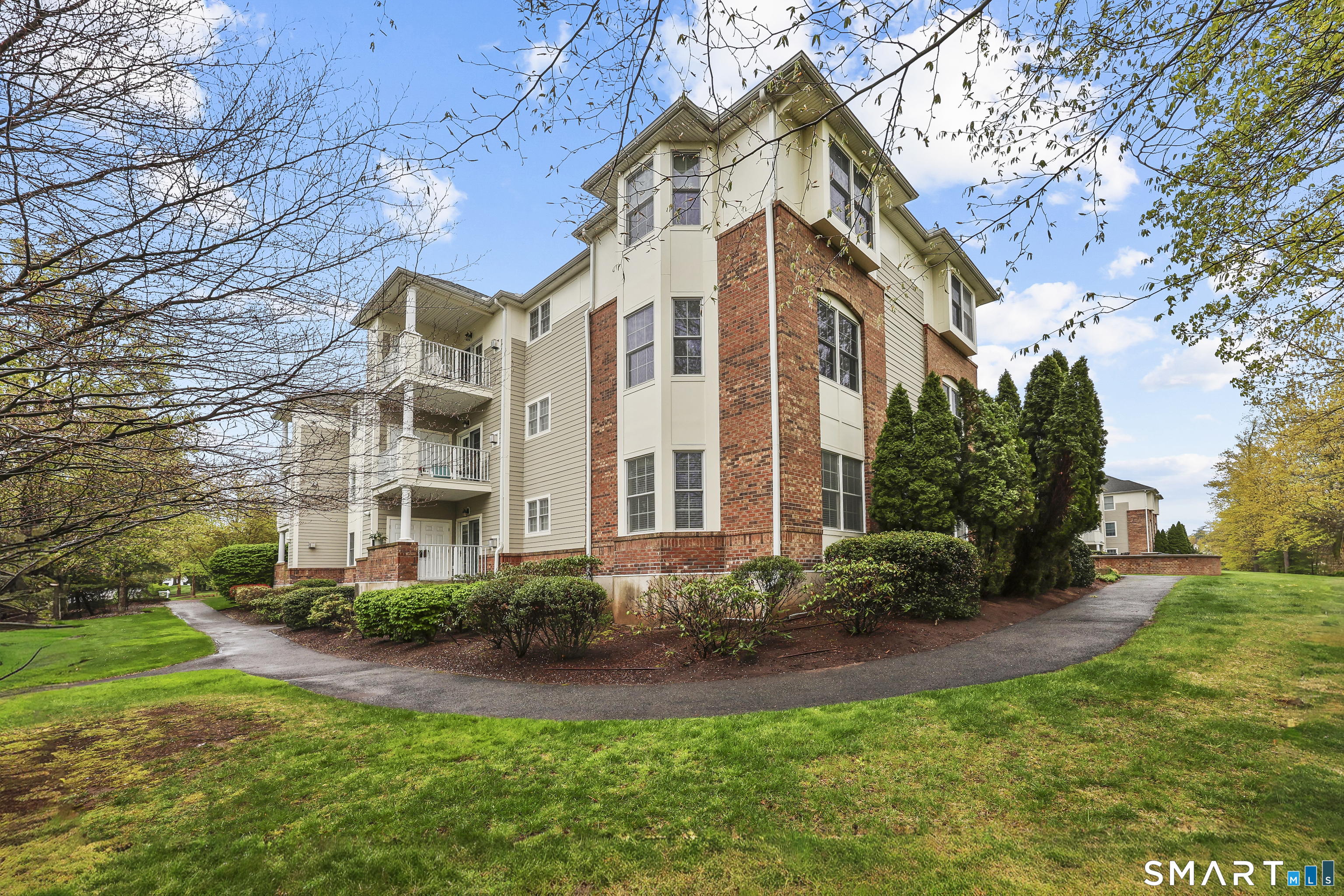 25 Cassandra Boulevard West Hartford CT 06107