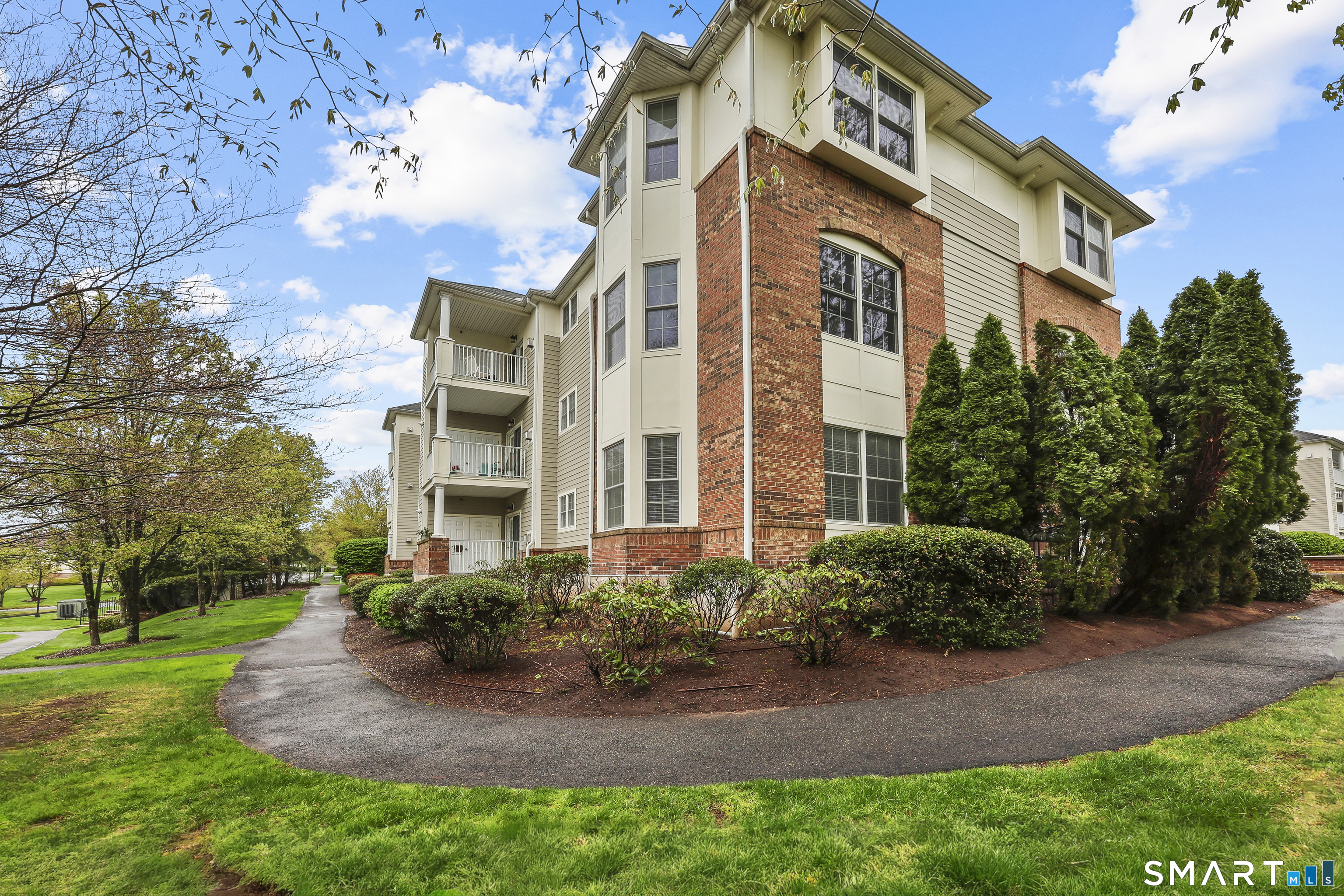 25 Cassandra Boulevard West Hartford CT 06107