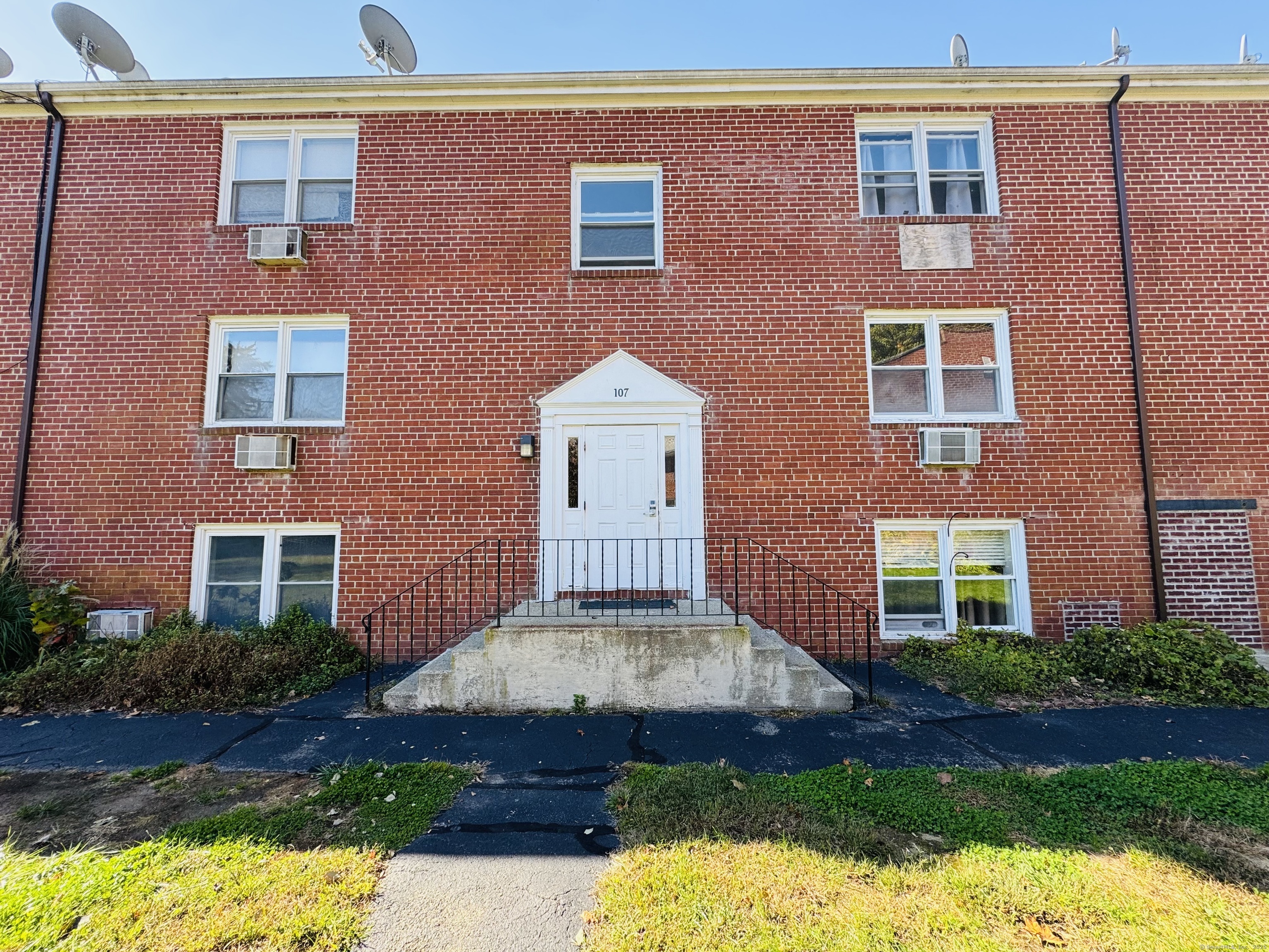 107 Niles Hill Road New London CT 06320