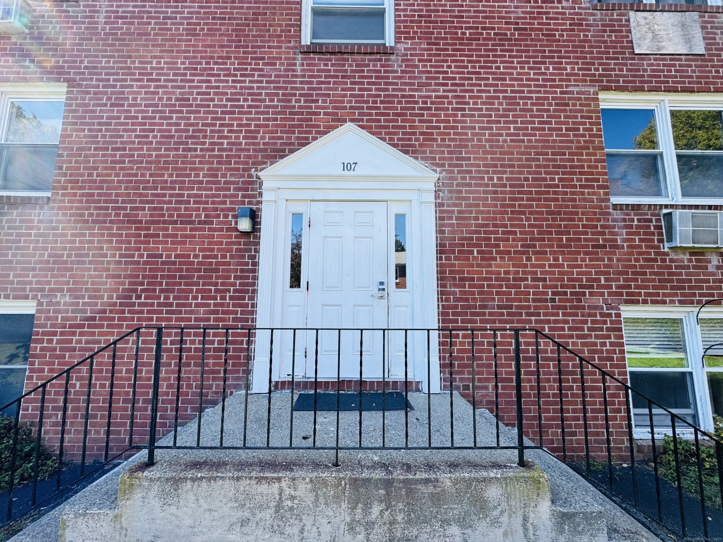 107 Niles Hill Road New London CT 06320