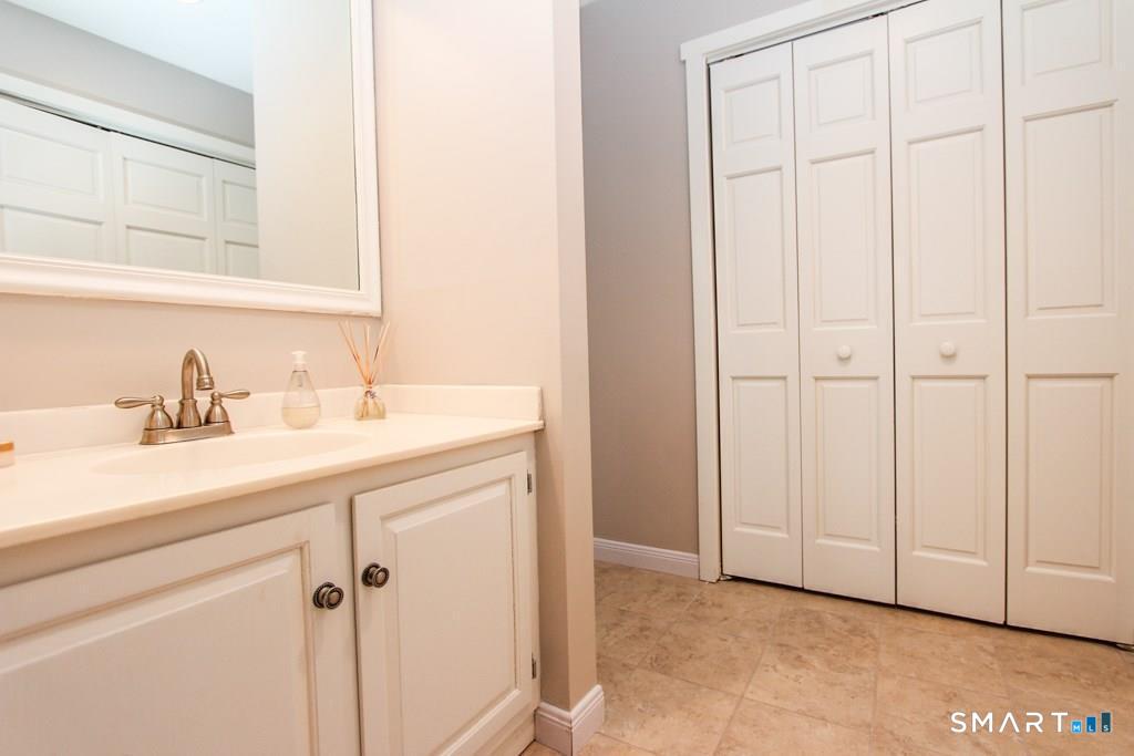 12 Applewood Lane Avon CT 06001
