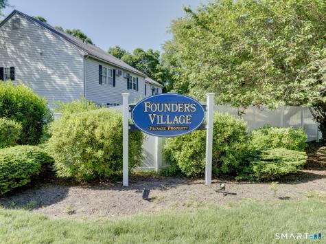 84 Founders Village Clinton CT 06413