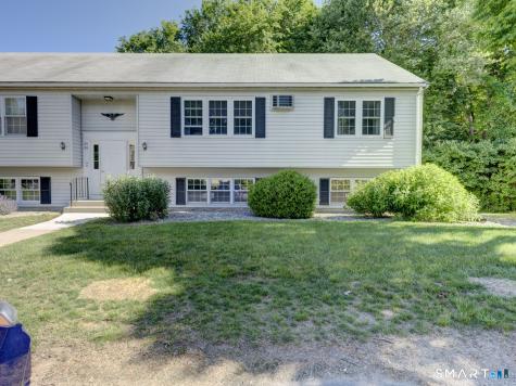84 Founders Village Clinton CT 06413