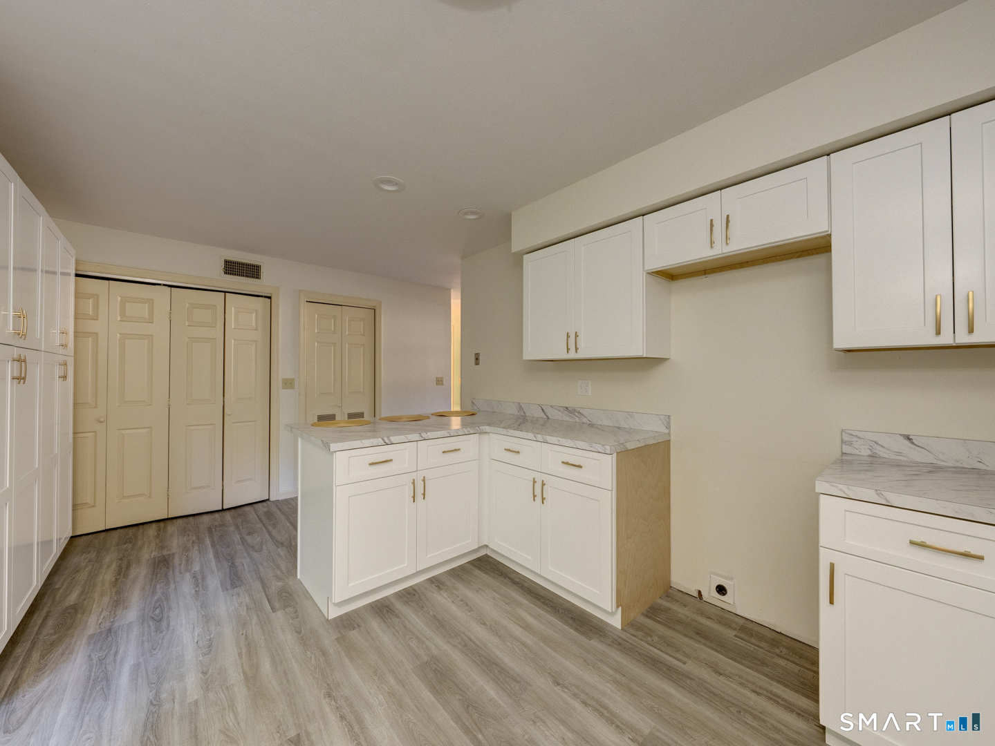 84 Founders Village Clinton CT 06413