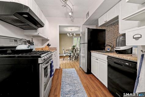 7 Lyle Court Farmington CT 06032