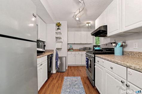 7 Lyle Court Farmington CT 06032