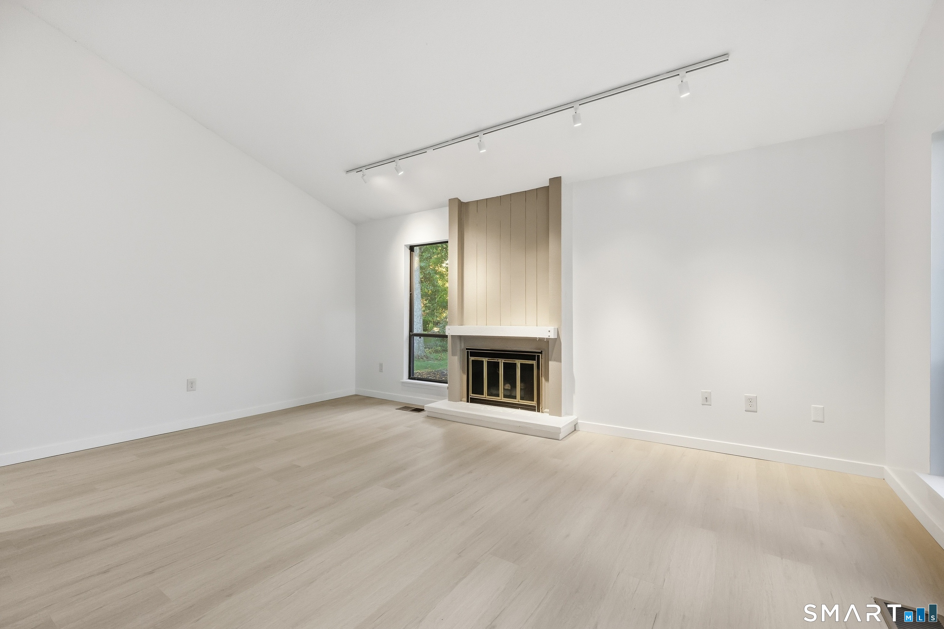 18 Sycamore Lane Avon CT 06001