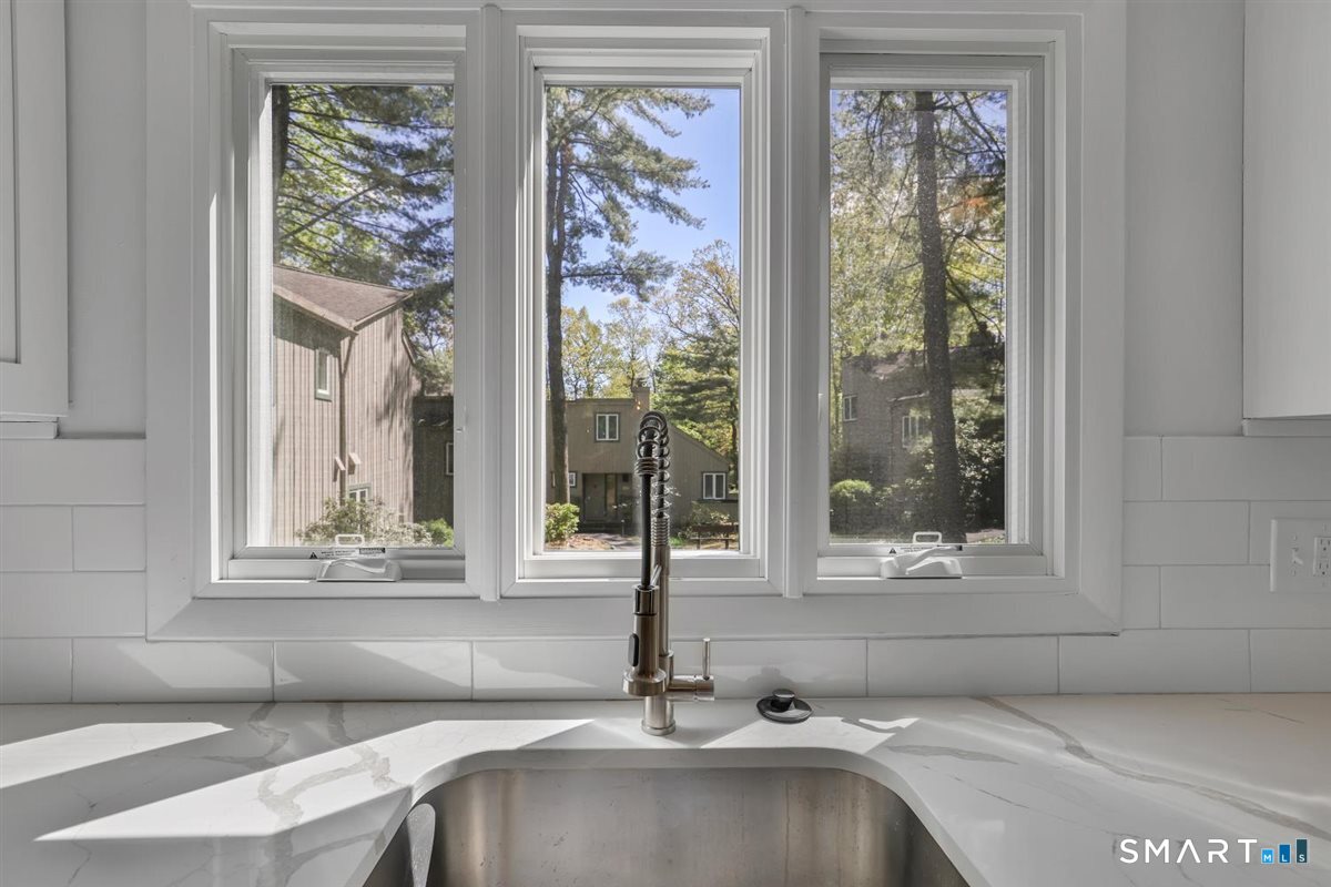 8 Lyle Court Farmington CT 06032