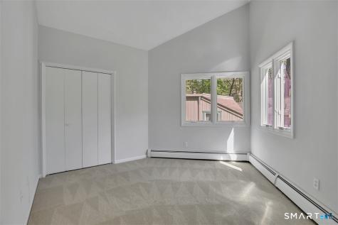 8 Lyle Court Farmington CT 06032