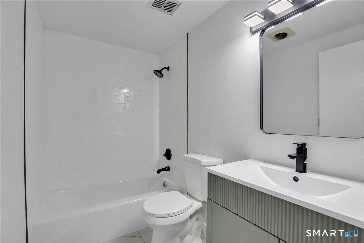 8 Lyle Court Farmington CT 06032