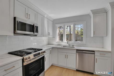 8 Lyle Court Farmington CT 06032