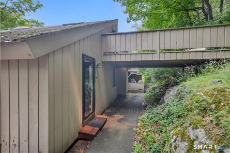 94 Mohawk Trail Guilford CT 06437